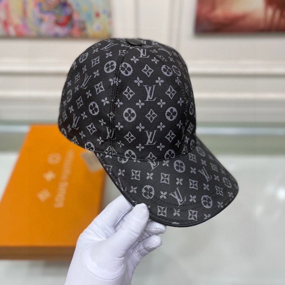 AUTHENTIC Louis Vuitton  Hats main image 8